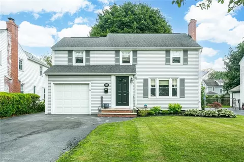 105 Queensboro Rd, Irondequoit, NY 14609