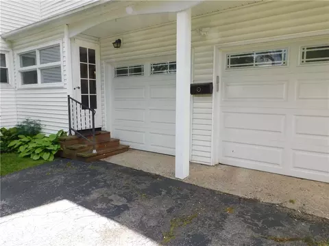 71 Ridgeview Dr, Irondequoit, NY 14617 photo 2