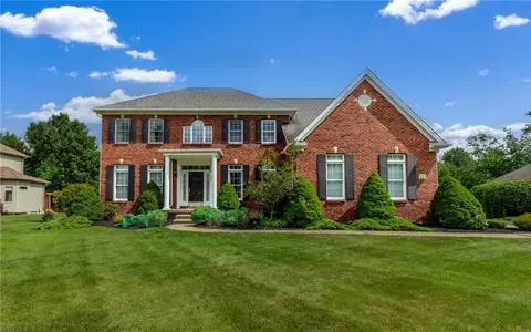 325 Renaissance Dr, Amherst, NY 14221