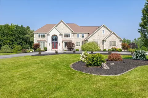 1 Stablegate Dr, Webster, NY 14580