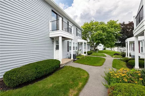 32 Swan Trl, Perinton, NY 14450