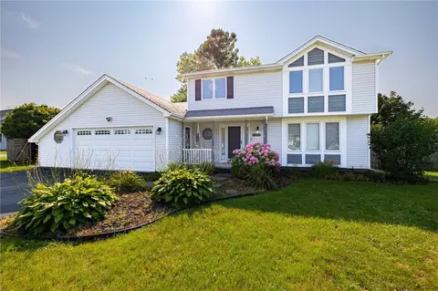 2124 Stonehedge Dr, Ontario, NY 14519