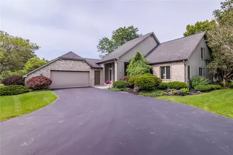 10 Bridge Water Ct, Pittsford, NY 14534