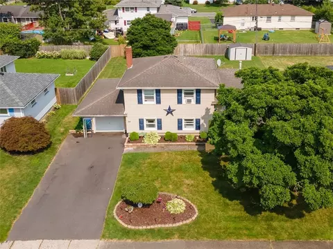 34 Gladmar Dr, Irondequoit, NY 14622 photo 2
