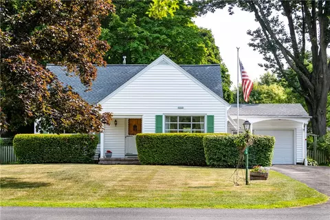 459 Hollywood Blvd, Webster, NY 14580