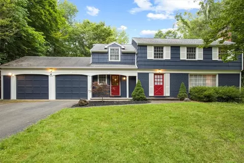26 Hearthstone Rd, Pittsford, NY 14534