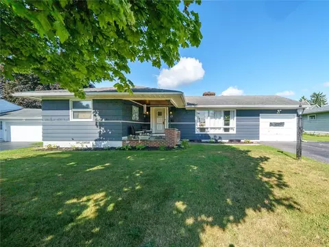 47 High Point Trl, Irondequoit, NY 14609