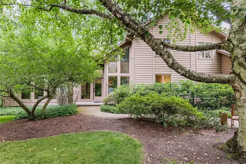 3 Hidden Brg, Perinton, NY 14534