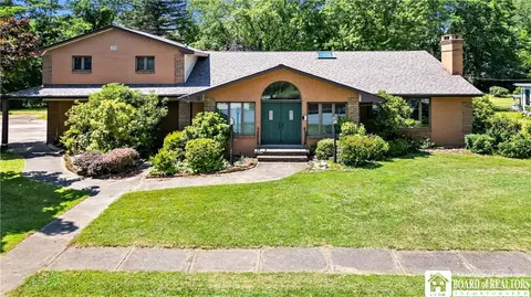 15 Reese Pkwy, Pomfret, NY 14063