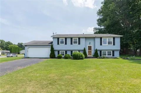 42 Bobbie Dr, Gates, NY 14606