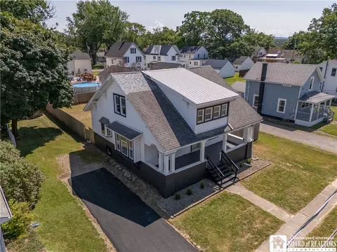 33 Adams St, Hanover, NY 14136