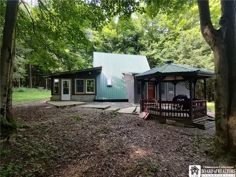 6869 Cardinal Rd, Cassadaga, NY 14718