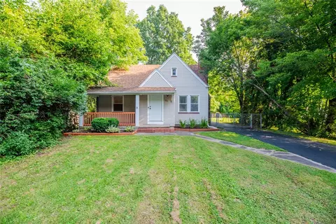 884 Whitlock Rd, Irondequoit, NY 14609