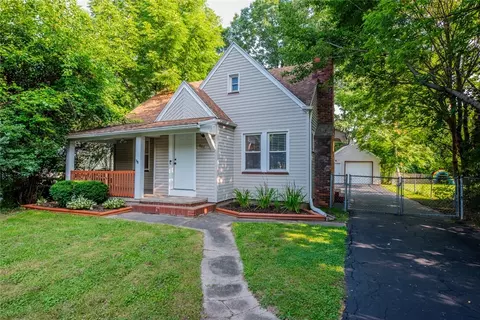 884 Whitlock Rd, Irondequoit, NY 14609 photo 2