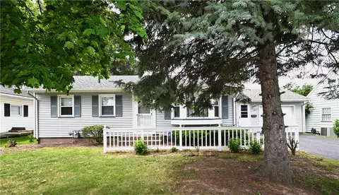 127 Sandalwood Dr, Greece, NY 14616