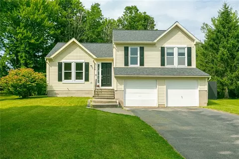 3258 Green Tree Dr, Walworth, NY 14568