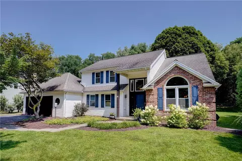 16 Meadow Cove Rd, Pittsford, NY 14534