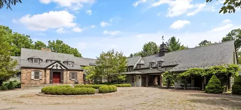 192 Knickerbocker Rd, Pittsford, NY 14534