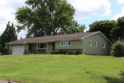 15 Old Meadow Dr, Greece, NY 14626