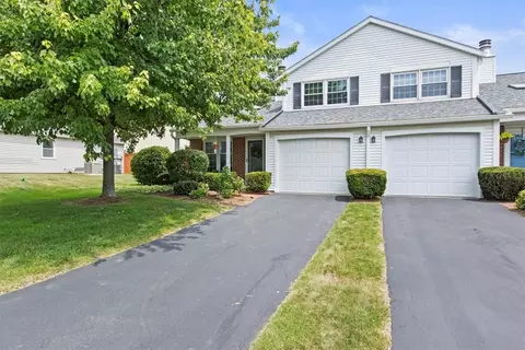 10 Old Pine Ln, Greece, NY 14615