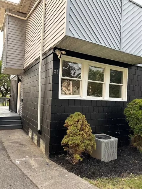 21 Quamina Dr, Rochester, NY 14605