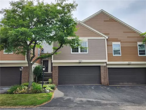 204 S Estate Dr, Webster, NY 14580