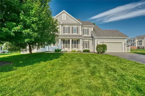 7 Mckenna Trl, Penfield, NY 14526