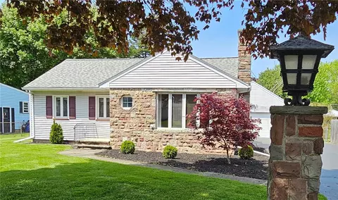 534 Countryside Ln, Webster, NY 14580