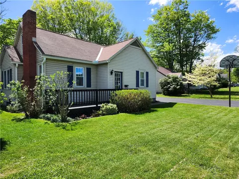 30 Greenlawn Ave, Bainbridge, NY 13733
