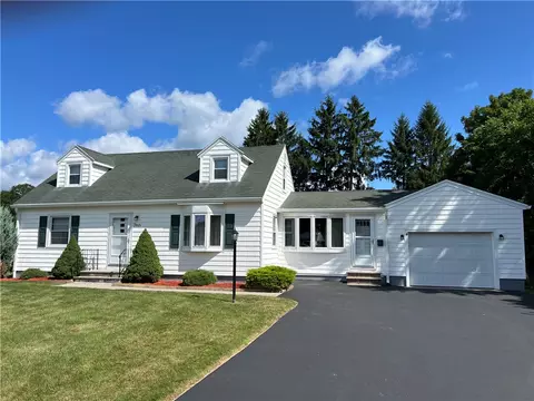 4 Ronnie Ln, Chili, NY 14514