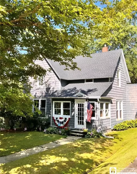 17 W Marvin St, Mayville, NY 14757