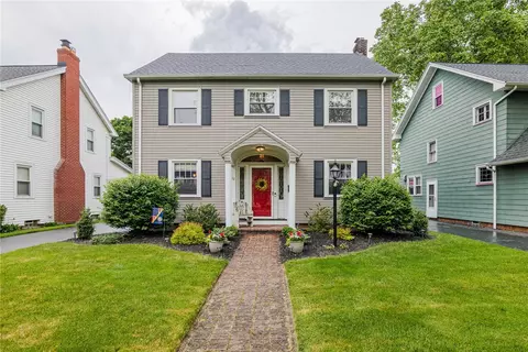 32 Westbourne Rd, Irondequoit, NY 14617