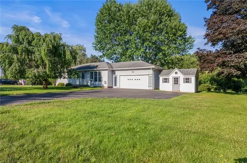 1095 Howard Rd, Gates, NY 14624