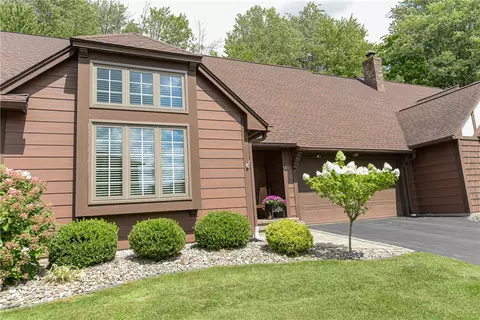 53 Cambridge Ct, Perinton, NY 14450