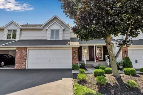 5471 Village Station Cir, Buffalo, NY 14221
