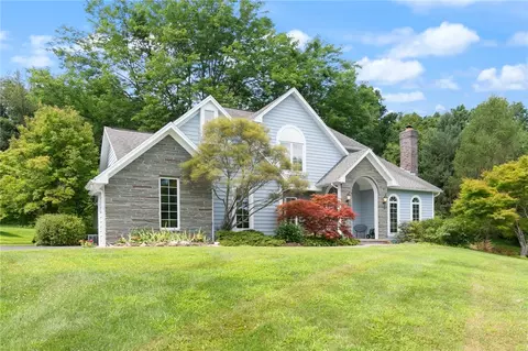 1021 Oak Ridge Dr, Victor, NY 14564