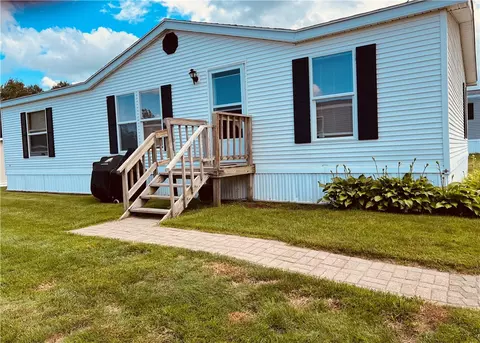 6010 Manley Dr, Wolcott, NY 13143