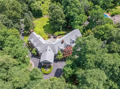 8 Taylors Rise Rise, Rochester, NY 14618