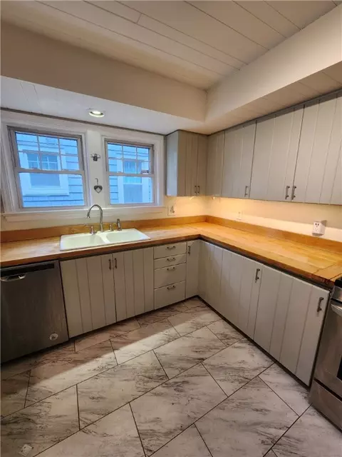 285 Winfield Rd, Irondequoit, NY 14622 photo 3