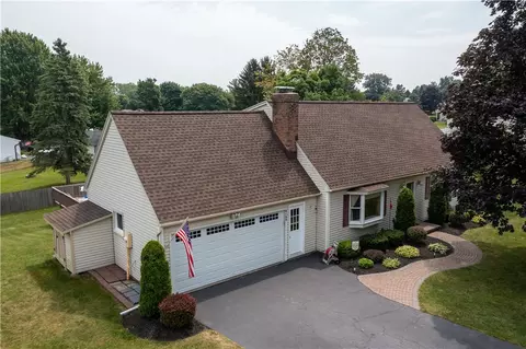 6160 Doe Haven Dr, Farmington, NY 14425