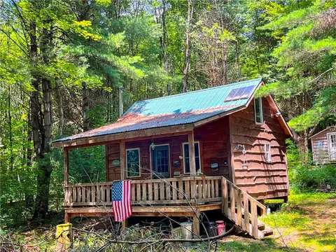 93 Maple Landing Rd, Albion, NY 13302