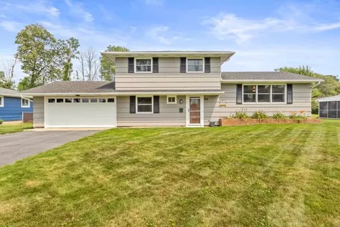 86 Rhea Cres, Greece, NY 14615