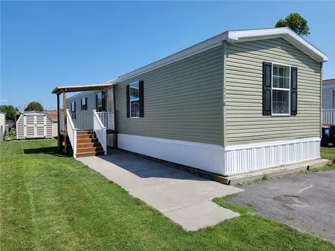 118 Oakleaf Dr, Brutus, NY 13166