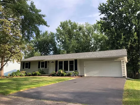 47 Elmford Rd, Gates, NY 14606