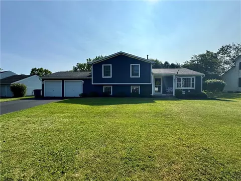 3342 Evergreen Cir, Walworth, NY 14568