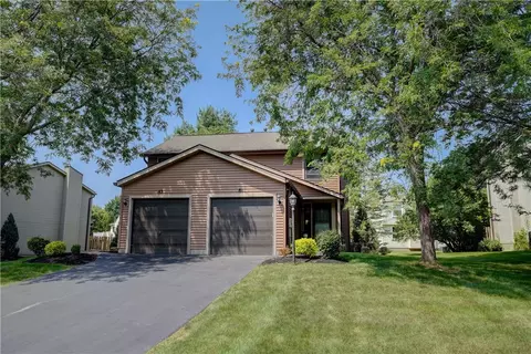 81 Devonshire Cir, Penfield, NY 14526