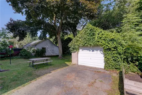100 Walnut Park, Irondequoit, NY 14622 photo 28