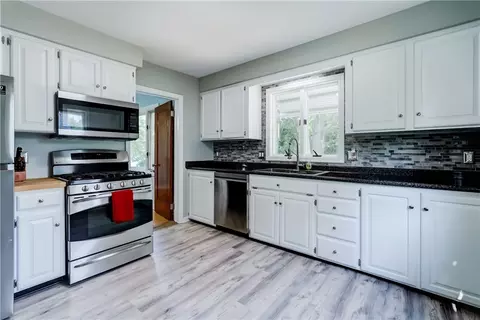 100 Walnut Park, Irondequoit, NY 14622 photo 16