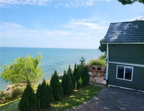9624 Beachwood Park Dr, Hamlin, NY 14464