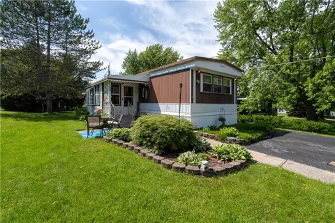 68 Parkview Dr, Avon, NY 14414